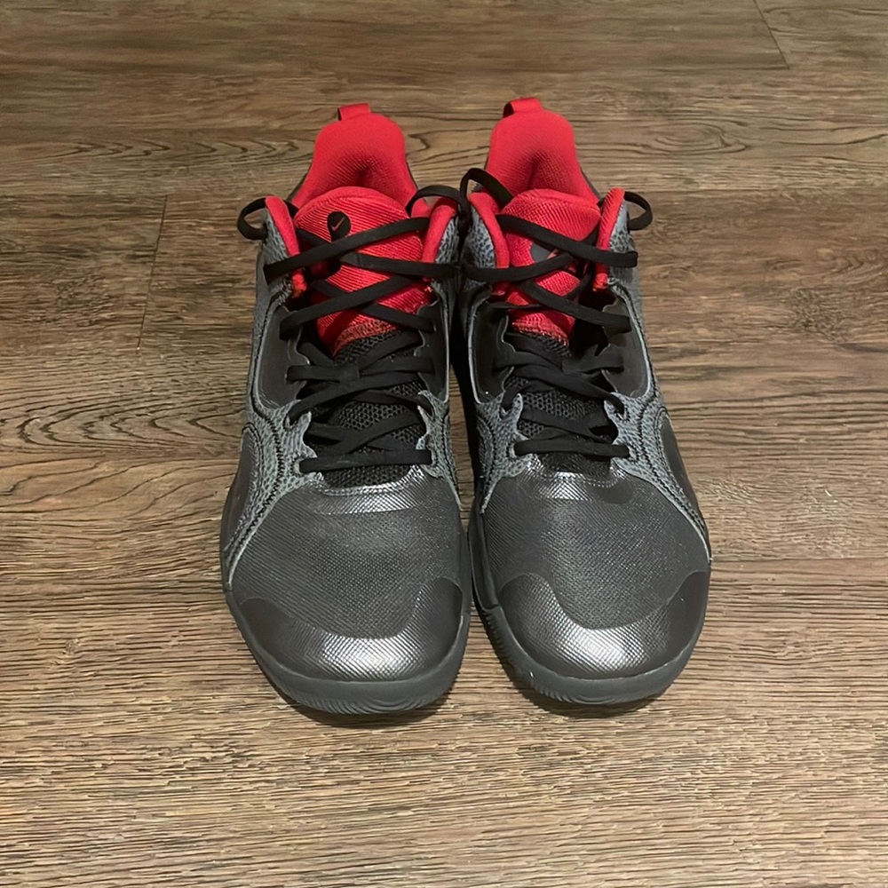 Men’s Nike sneaker